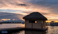 le bora bora domaine pourki idee cadeau hebergement insolite glamping monteregie cannot chalet flottant sur lac coucher soleil